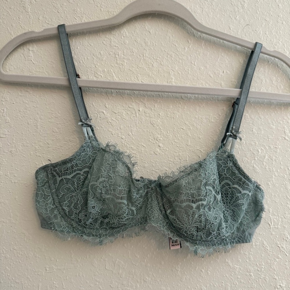 Victoria's Secret Dream Angels 34C Lace Bra in Teal